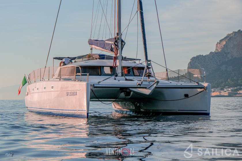 Belize 43 - Yacht Charter Sailica