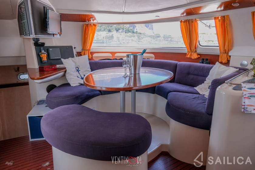 Belize 43 - Yacht Charter Sailica