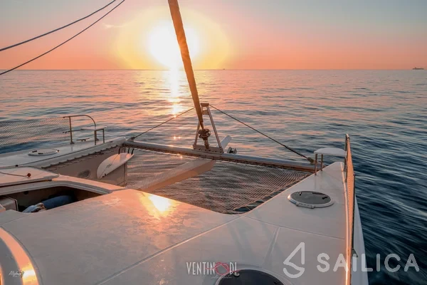 Belize 43 - Yacht Charter Sailica