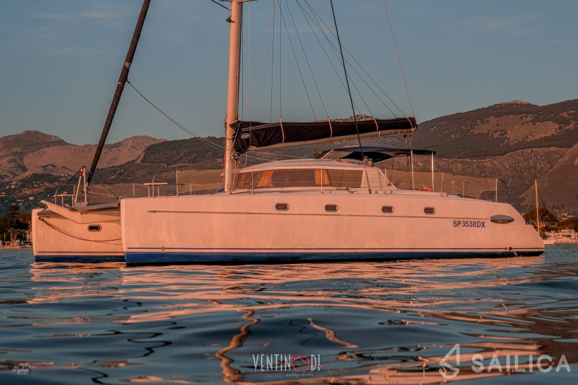 Belize 43 - Yacht Charter Sailica