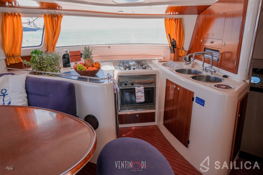 Belize 43 - Yacht Charter Sailica