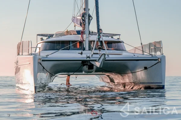 Belize 43 - Yacht Charter Sailica