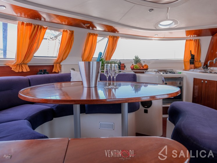 Belize 43 - Yacht Charter Sailica