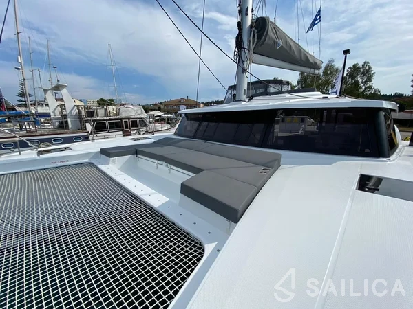 Astréa 42 - Yacht Charter Sailica