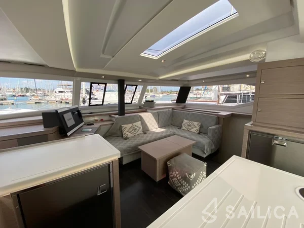 Astréa 42 - Yacht Charter Sailica