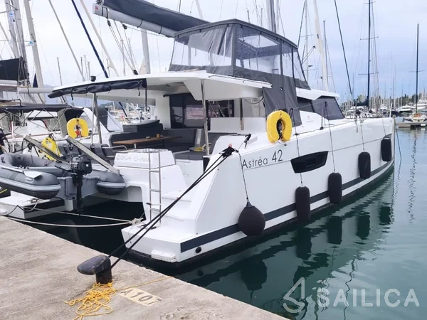Astréa 42 - Yacht Charter Sailica