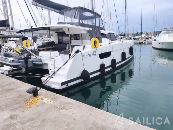 Astréa 42 - Yacht Charter Sailica