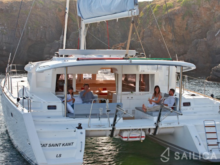 Lagoon 450  Flybridge - Yacht Charter Sailica