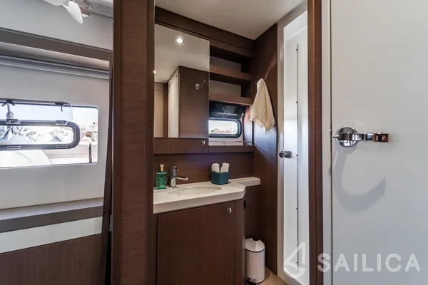Bali 5.4. - Yacht Charter Sailica