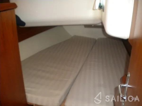 Sun Odyssey 40 - Yacht Charter Sailica
