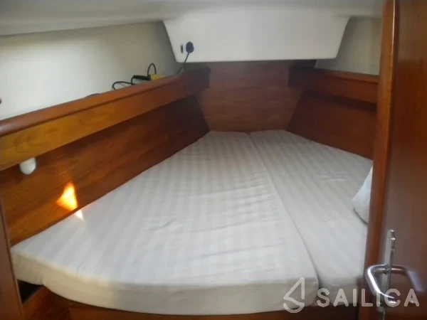 Sun Odyssey 40 - Yacht Charter Sailica