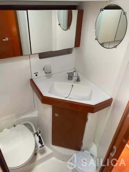 Oceanis 50 Family - Yacht Charter Sailica