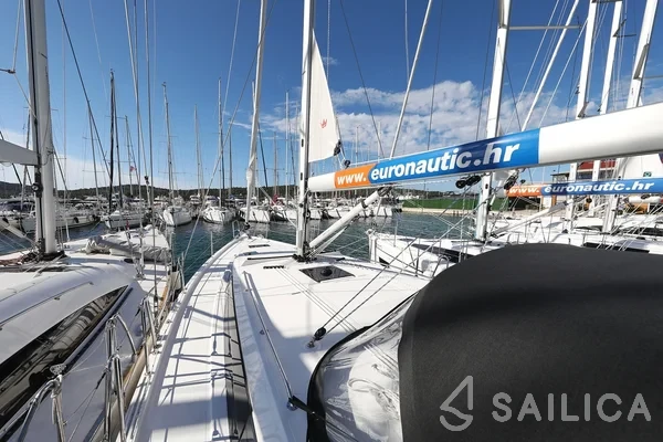Bavaria C42 - Yacht Charter Sailica
