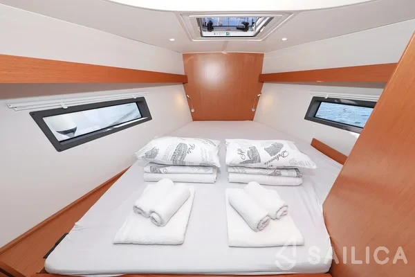 Bavaria C42 - Yacht Charter Sailica