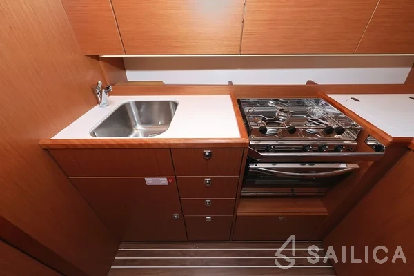 Bavaria C42 - Yacht Charter Sailica