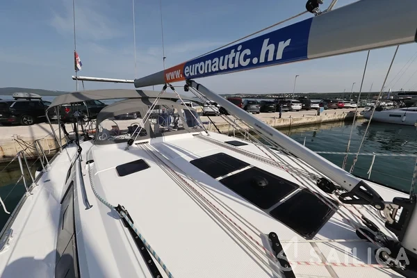 Bavaria 46 Cruiser - Yacht Charter Sailica