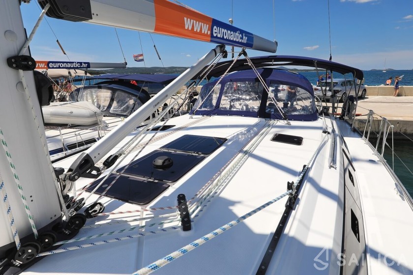 Bavaria 46 Cruiser - Yacht Charter Sailica