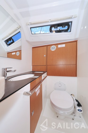 Bavaria 46 Cruiser - Yacht Charter Sailica