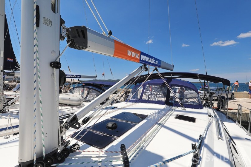 Bavaria 46 Cruiser - Yacht Charter Sailica