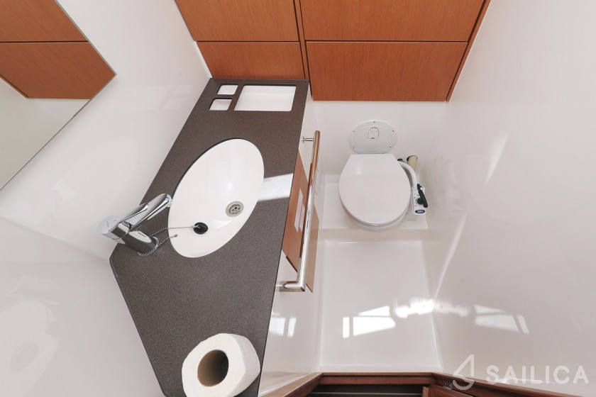 Bavaria 46 Cruiser - Yacht Charter Sailica