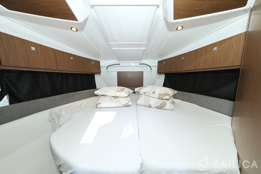 Antares 9 OB - Yacht Charter Sailica