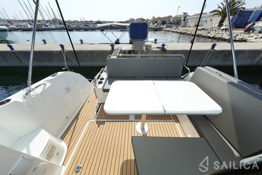 Antares 9 OB - Yacht Charter Sailica