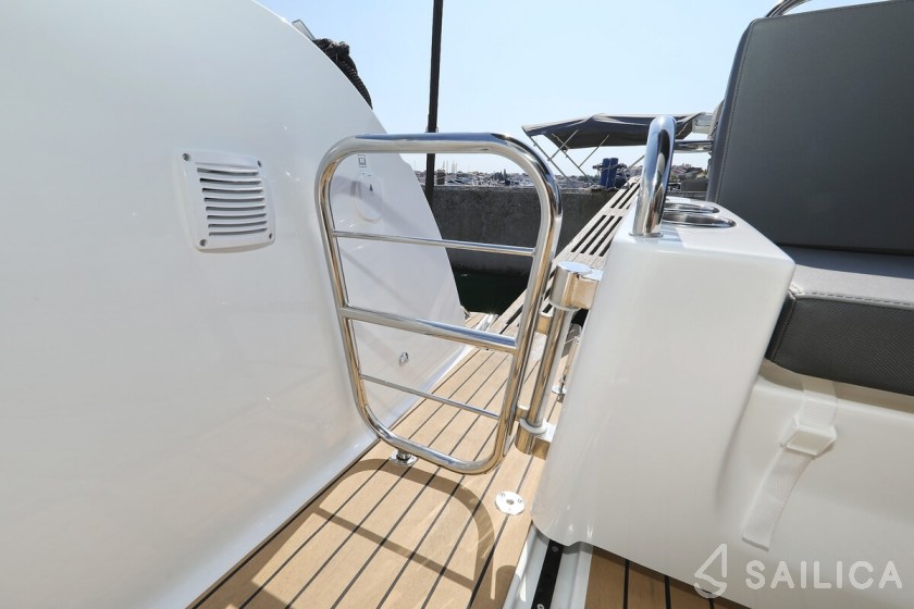 Antares 9 OB - Yacht Charter Sailica