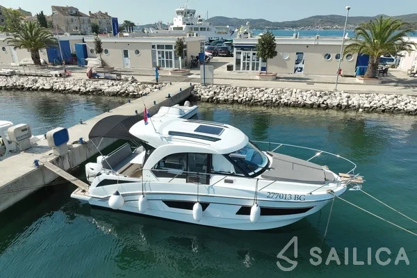 Antares 9 OB - Yacht Charter Sailica