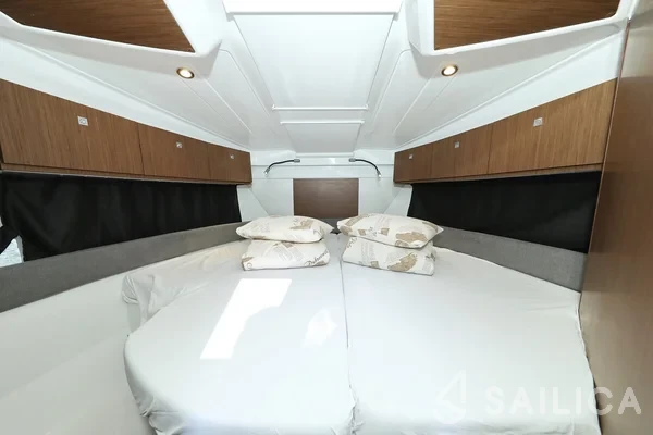 Antares 9 OB - Yacht Charter Sailica