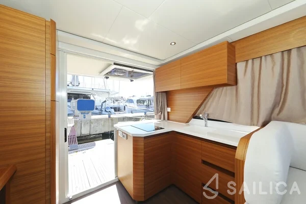 Greenline 39 - Yacht Charter Sailica