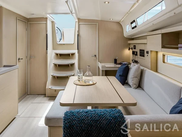 Oceanis 40.1 - Yacht Charter Sailica