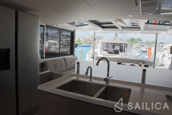 Bali 4.6 - Yacht Charter Sailica