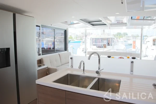 Bali 4.6 - Yacht Charter Sailica