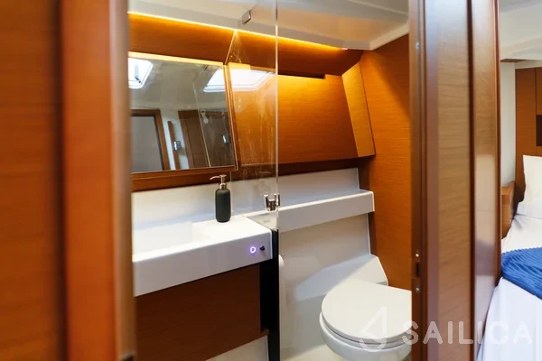 Sun Odyssey 410 - Yacht Charter Sailica