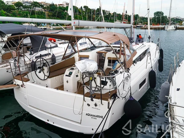 Sun Odyssey 410 - Yacht Charter Sailica