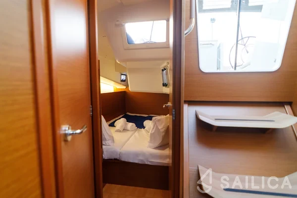 Sun Odyssey 410 - Yacht Charter Sailica