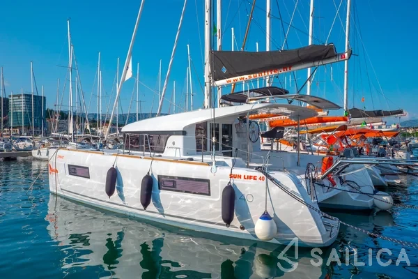 Lagoon 40 - Yacht Charter Sailica