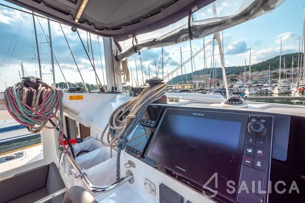 Lagoon 40 - Yacht Charter Sailica