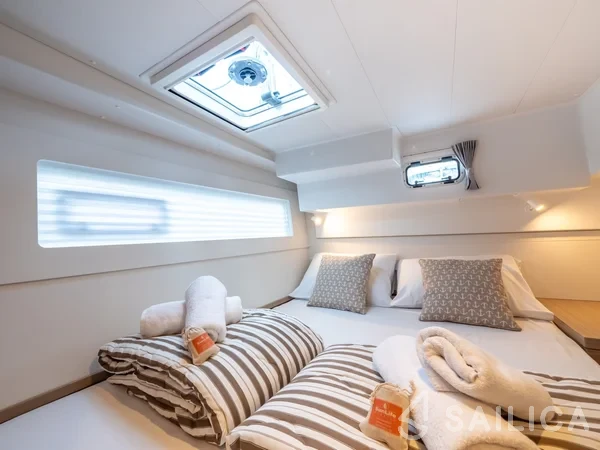 Lagoon 40 - Yacht Charter Sailica