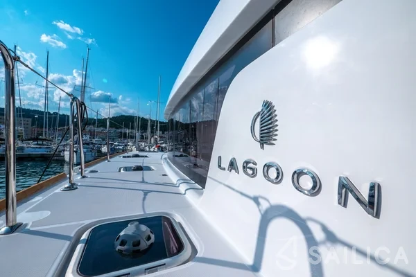 Lagoon 40 - Yacht Charter Sailica