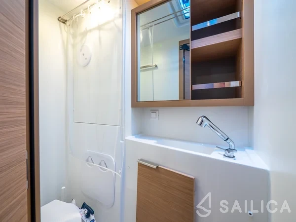 Lagoon 40 - Yacht Charter Sailica