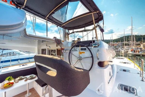 Lagoon 40 - Yacht Charter Sailica