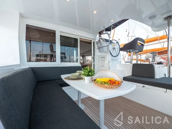 Lagoon 40 - Yacht Charter Sailica