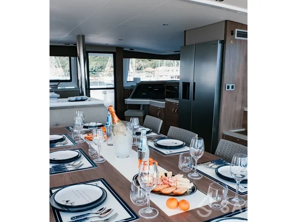 Bali 5.4. - Yacht Charter Sailica