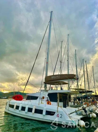 Bali 4.2 - Yacht Charter Sailica