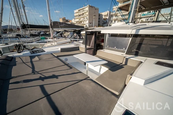 Bali 4.2 - Yacht Charter Sailica