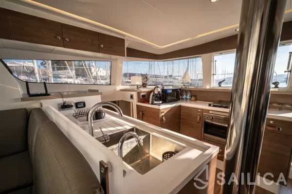 Bali 4.2 - Yacht Charter Sailica