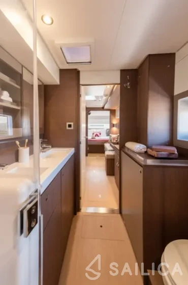 Bali 4.2 - Yacht Charter Sailica