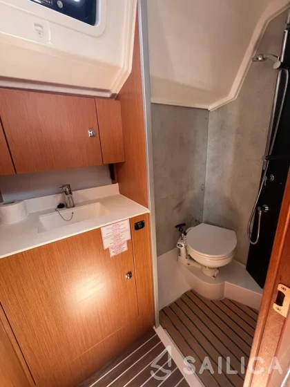 Bavaria C42 - Yacht Charter Sailica