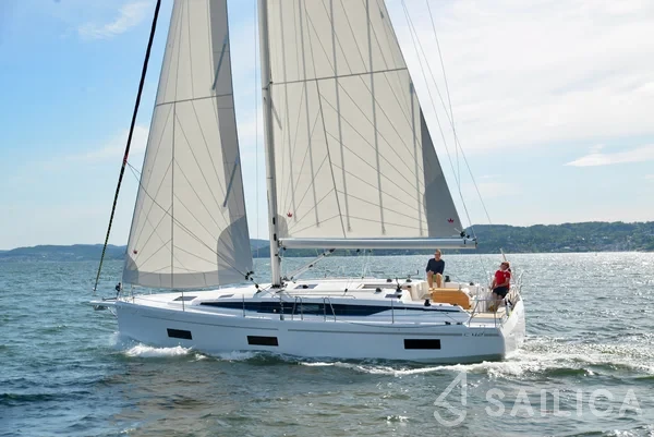 Bavaria C42 - Yacht Charter Sailica